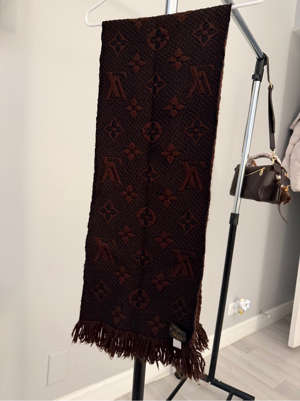 Louis Vuitton Logomania Scarf - Preloved 🤎 - Picture 5 of 9